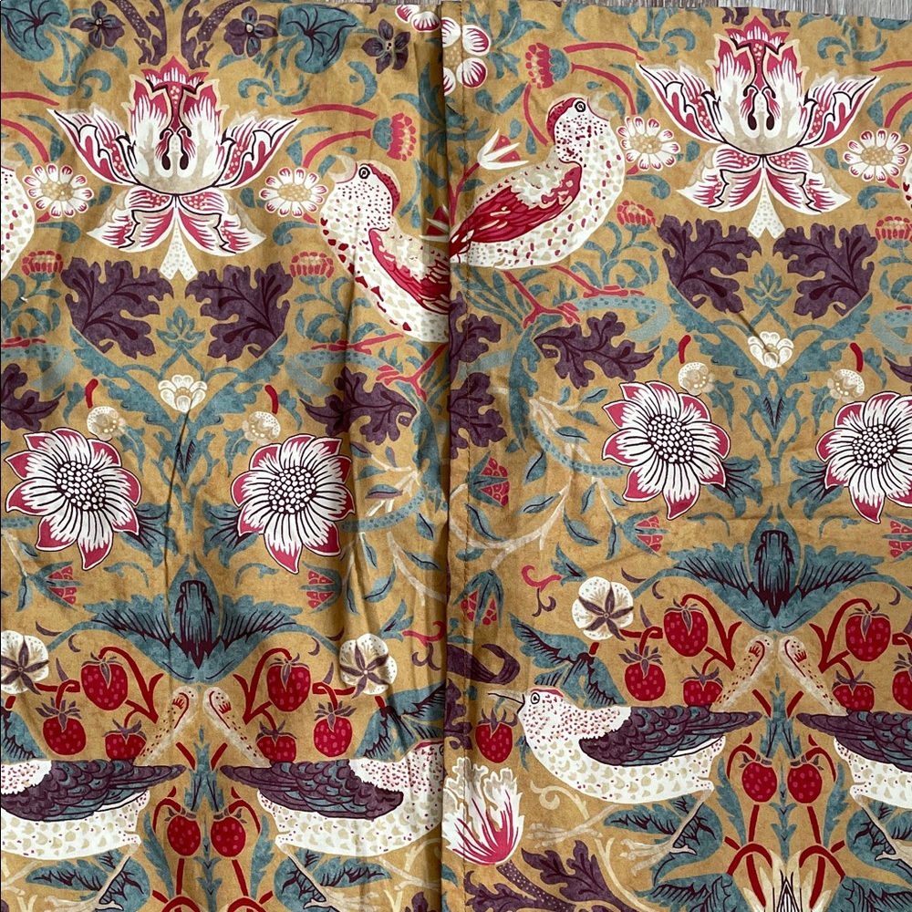 William Morris King Shams Set 2 Strawberry Thief Design Beige Quilted - Picture 8 of 11